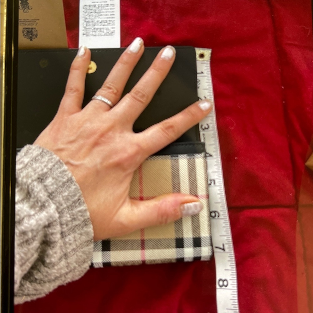 Brand New in box Beautiful BURBERRY Ladies Wallet !!! - Picture 11 of 11